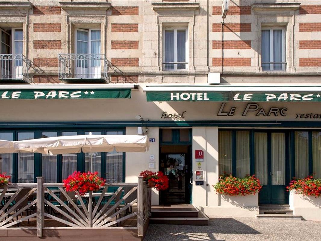 Hotel Restaurant Le Parc Moulins  Eksteriør billede